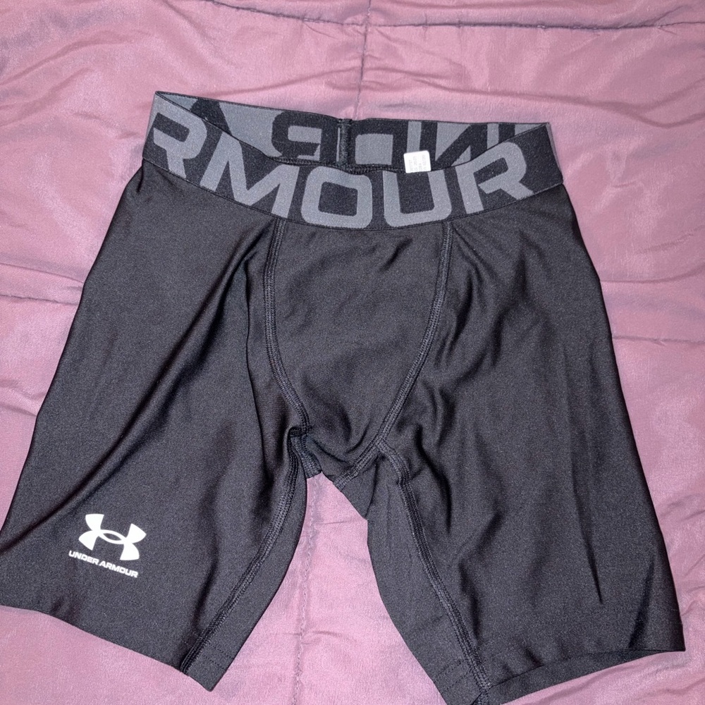 Under Armour Black and Gray HeatGear Compression Shorts Boys Small